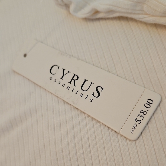 Cyrus Cream Sleeveless Blouse, Ribbed, NWT - Picture 5 of 5
